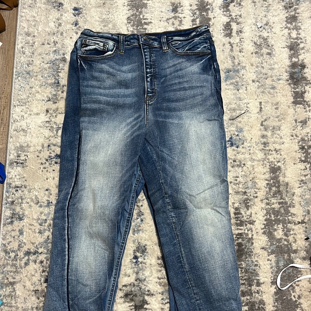KanCan Womens Jeans! Great condition! More of a dark medium wash have never worn